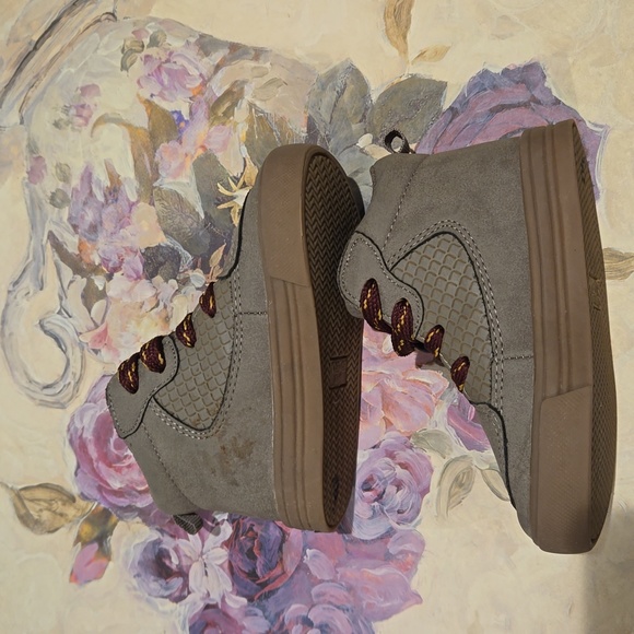 OshKosh Boots Castle Size Toddler 5 - Picture 3 of 7